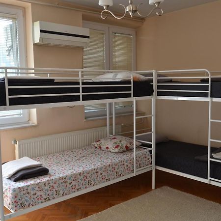 Center House Hostel Приштина Екстер'єр фото