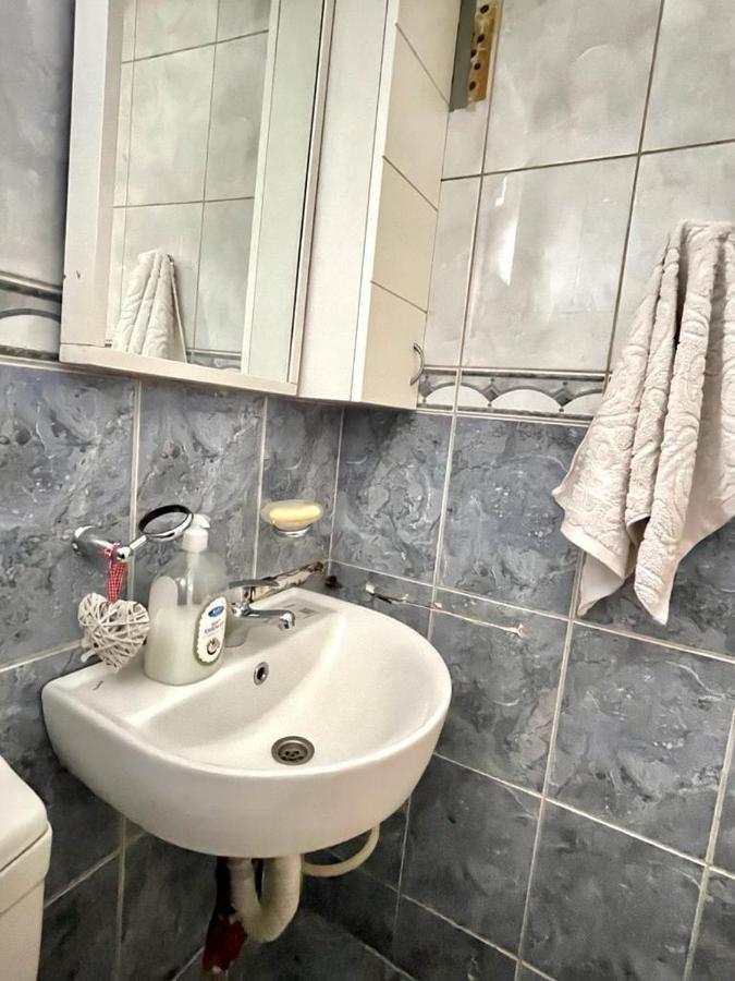 Center House Hostel Приштина Екстер'єр фото
