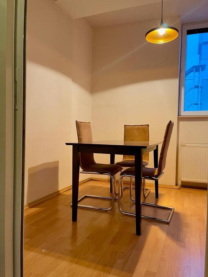 Center House Hostel Приштина Екстер'єр фото