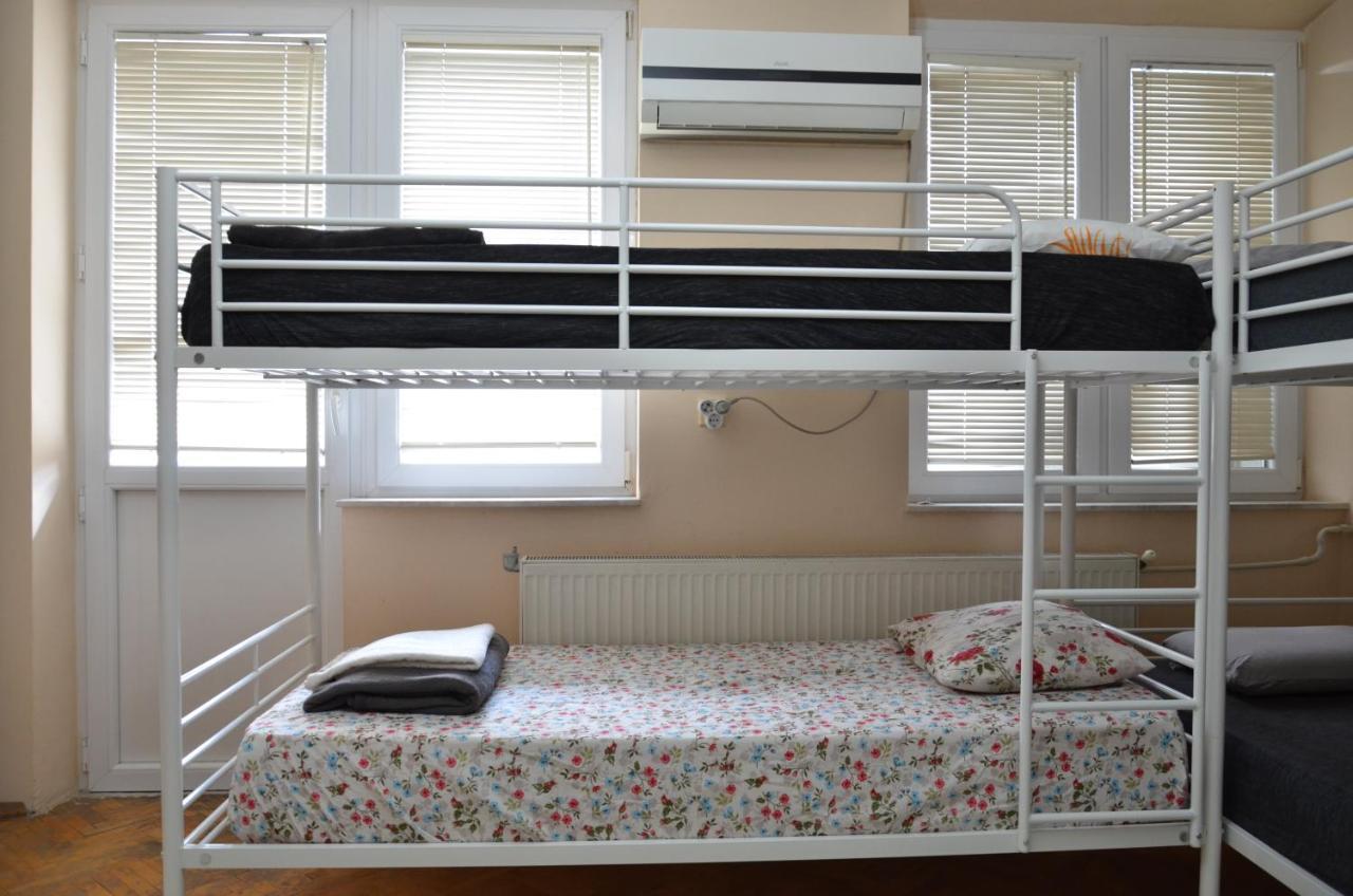 Center House Hostel Приштина Екстер'єр фото