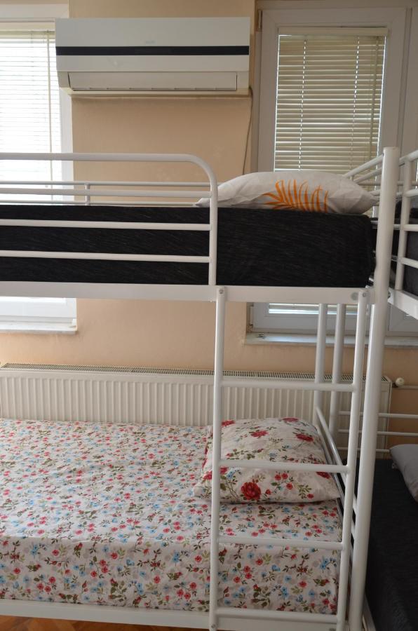 Center House Hostel Приштина Екстер'єр фото